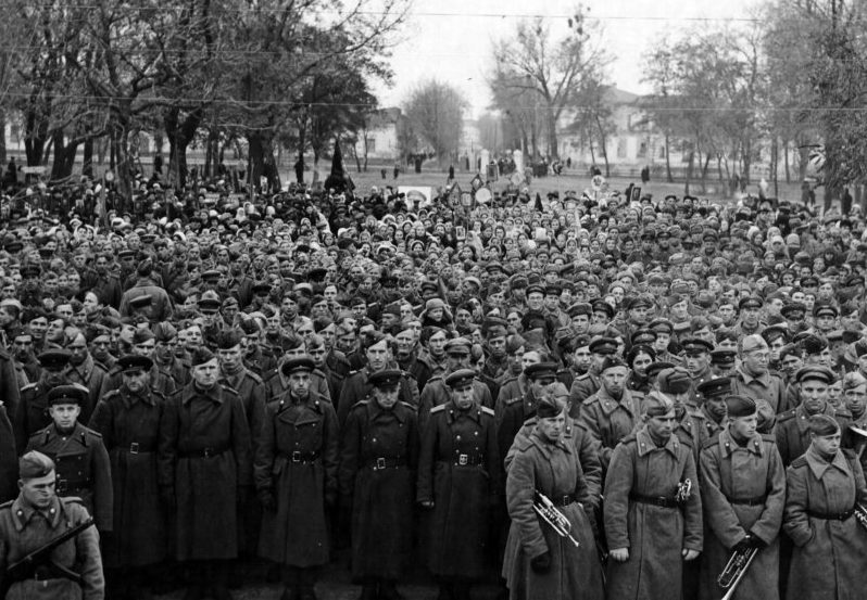 Празднование 27 годовщины Великой октябрьской социалистической революции. 7 ноября 1944 г. 