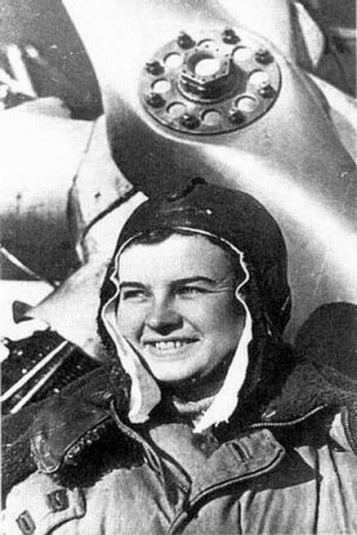 Меклин – выпускница Энгельсской военной авиационной школы пилотов. 1942 г.