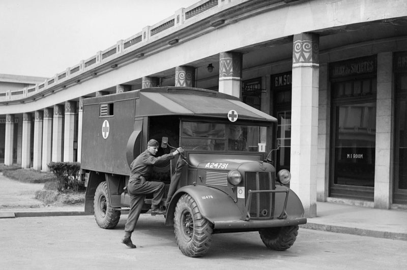 Санитарная машина на базе автомобиля «Остин К2». 9 мая 1940 г.