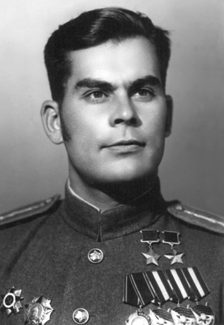 Дважды Герой Советского Союза капитан Михайличенко. 1945 г. 