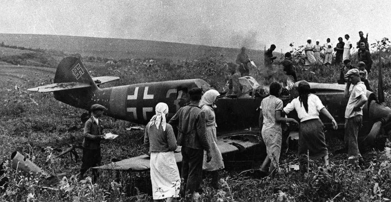 Сбитый немецкий истребитель в районе Тирасполя. Июнь 1941 г.