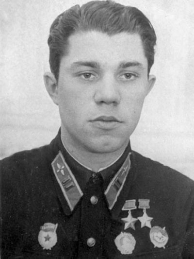 Дважды Герой Советского Союза майор Молодчий. 1942 г.