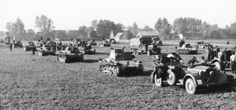 Моторизированное немецкое подразделение у французской границы. Сентябрь 1939 г.