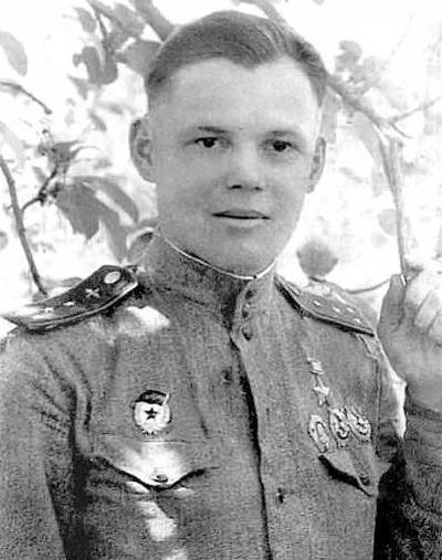 Герой Советского Союза капитан Речкалов. 1943 г. 