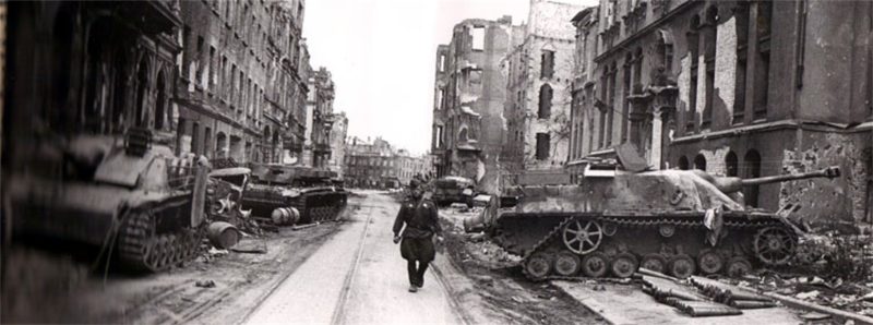 Разбитая немецкая техника. Май 1945 г.
