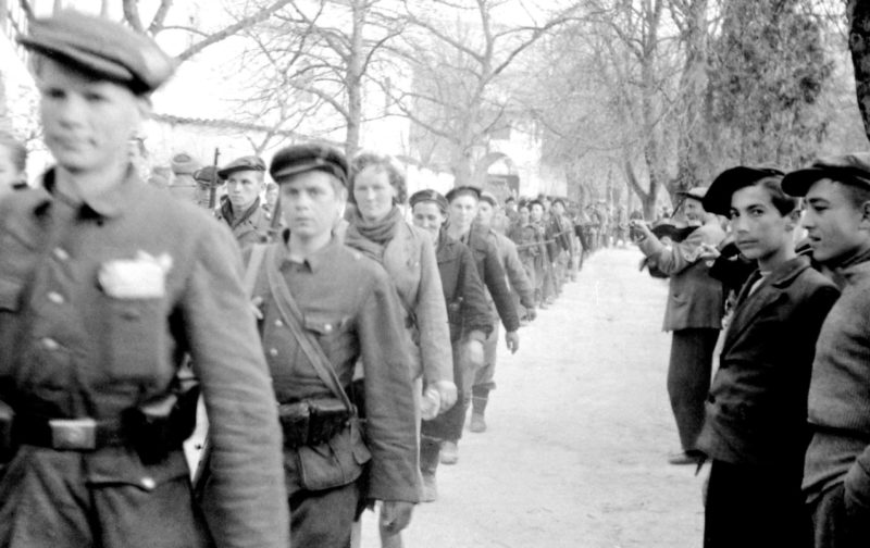 Партизаны входят в Бахчисарай. Апрель 1944 г.