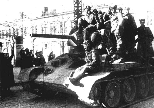Красная Армия вошла в Симферополь. 13 апреля 1944 г.