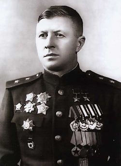 Дважды Герой Советского Союза генерал-лейтенант Родимцев. 1944 г. 