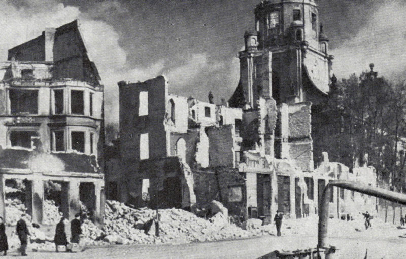 Разрушения в городе. Май 1945 г.
