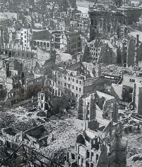 Разрушения в городе. Май 1945 г. 