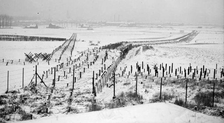 Противотанковые заграждения близ Менина. 21 января 1940 г.