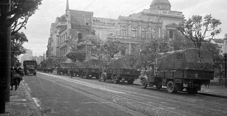 Немецкие войска входят в Белград.