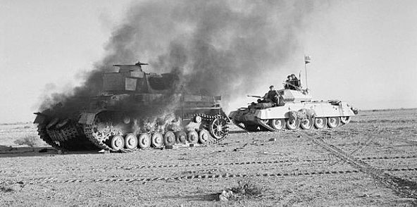 Танковый бой в пустыне.