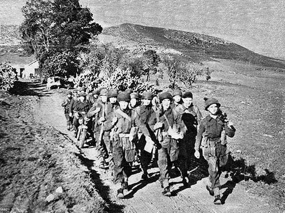 Отряд британских парашютистов в районе города Беджа. 1942 г. 