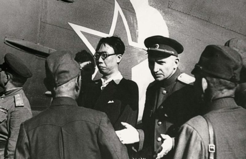 Арестованного императора Пу И переправляют в СССР.