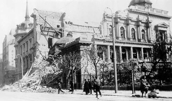 Разрушения в Белграде после немецких бомбардировок. 