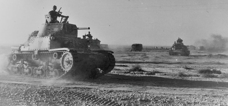 Итальянские танки атакуют Тобрук.