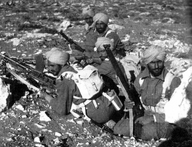 Группа сикхов в составе индийской дивизии.