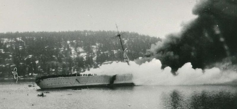 Тонущий немецкий крейсер «Blücher».