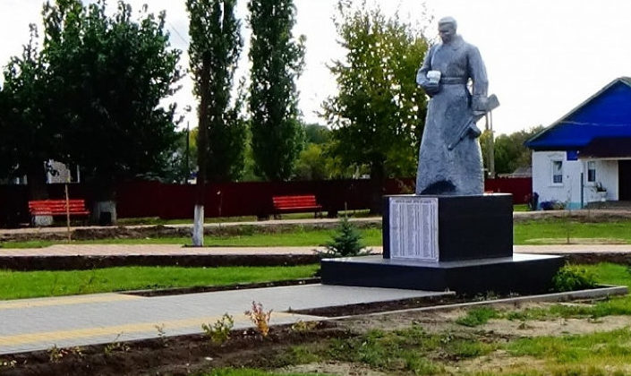х. Самолшенский Алексеевского р-на. Памятник советским воинам.