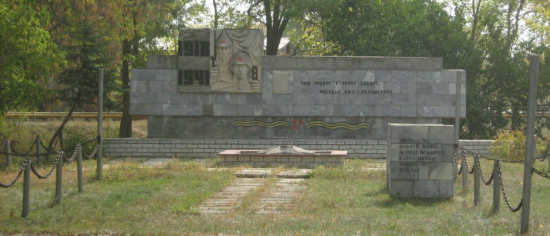 х. Ольховский Урюпинского р-на. Братская могила советских воинов, погибших во время Сталинградской битвы.