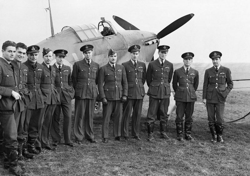 Канадские пилоты 1-й эскадрильи RCAF в Прествике.