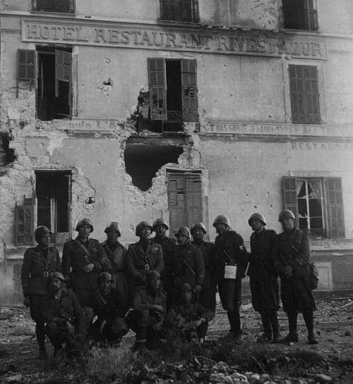 Итальянские войска в Ментоне.