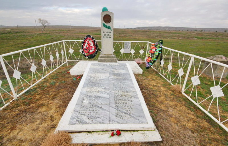 ст-ца. Голубинская Калачевского р-на. Братская могила, в которой похоронено 98 советских воинов.