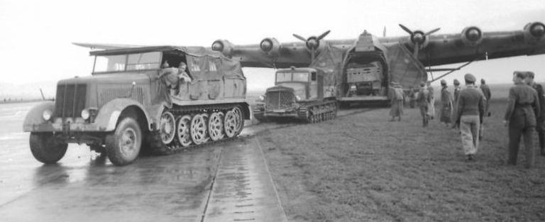 Переброска в Тунис техники с помощью транспортника Messerschmitt «Me 323 Gigant». Декабрь 1942 г. 