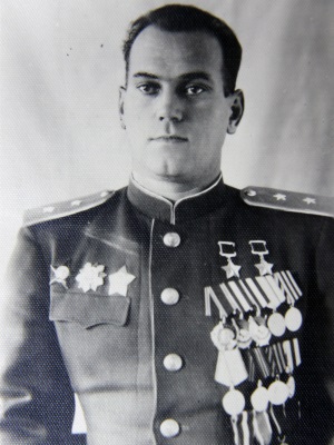 Дважды Герой Советского Союза генерал-лейтенант Савицкий. 1945 г.