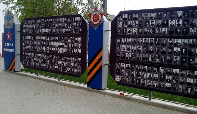 г. Урюпинск. «Стена Памяти» была открыта в 2016 году, где размещены фотографии героев войны. 
