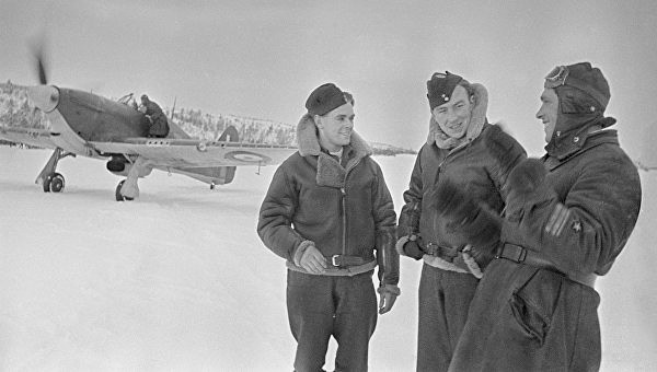 Сафонов с Британскими летчиками. 1941 г.