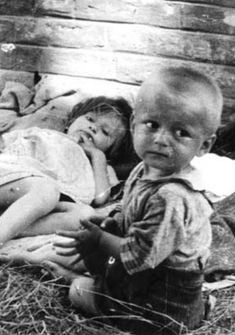 Дети в концентрационном лагере Сисак. Хорватия, 1942 г. 
