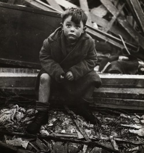 «Повзрослевшие» дети Лондона. 1940 г. 