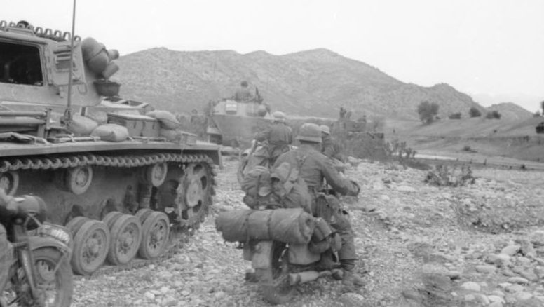 Немецкие танки на марше. 1943 г.