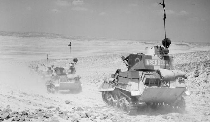 Легкие английские машины 7-й бронетанковой дивизии патрулируют пустыню. 1940 г.