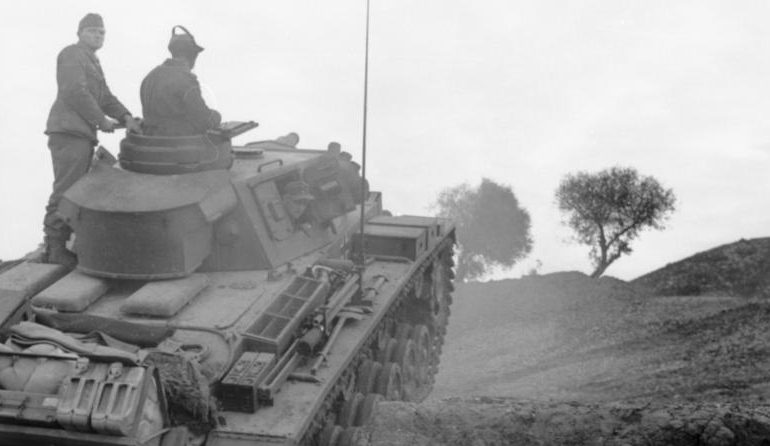 Немецкие танки на марше. 1943 г.