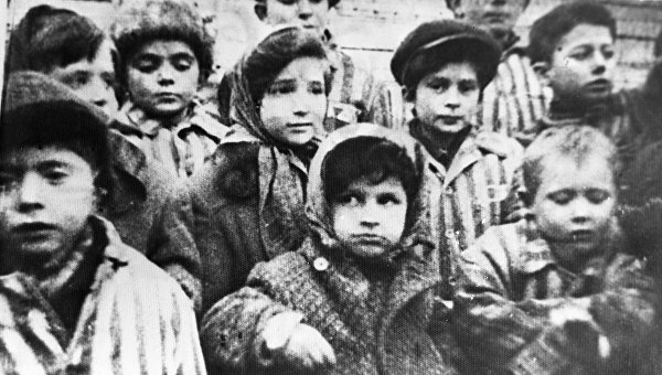 Дети с «фабрики крови» в концлагере Саласпилс. 1943 г. 