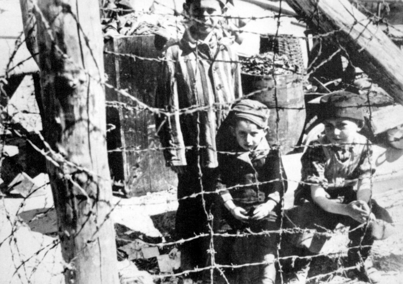 Освобожденные дети из Бухенвальда. Германия. апрель 1945 г. 