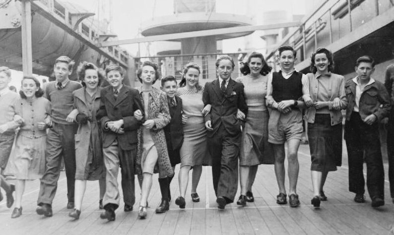 Возвращение эвакуированных детей в Саутгемптон из Австралии на военном корабле «Анды». Сентябрь 1945 г. 