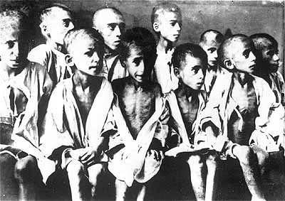 Дети-узники концлагеря Равенсбрюк. Германия, май 1945 г. 