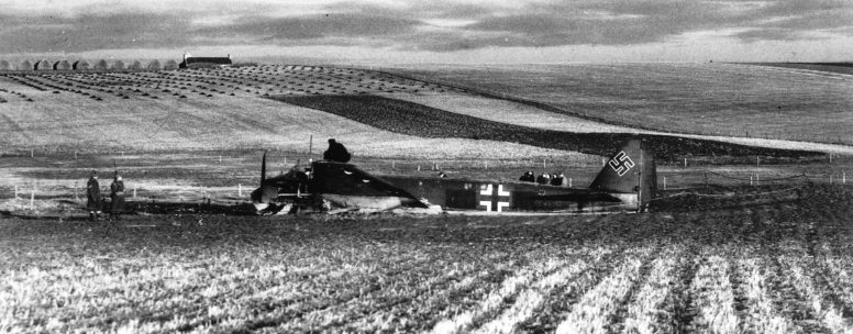 Юнкерс на вынужденной посадке у Сандвика. 1940 г. 