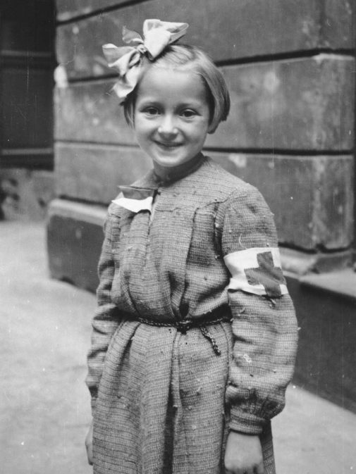 Помощница медиков роты «Кошта» во время Варшавского восстания. 1944 г. 