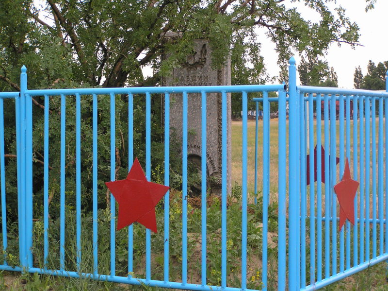 х. Клетско-Почтовский Серафимовичского р-на. Братская могила советских воинов, погибших во время Сталинградской битвы.