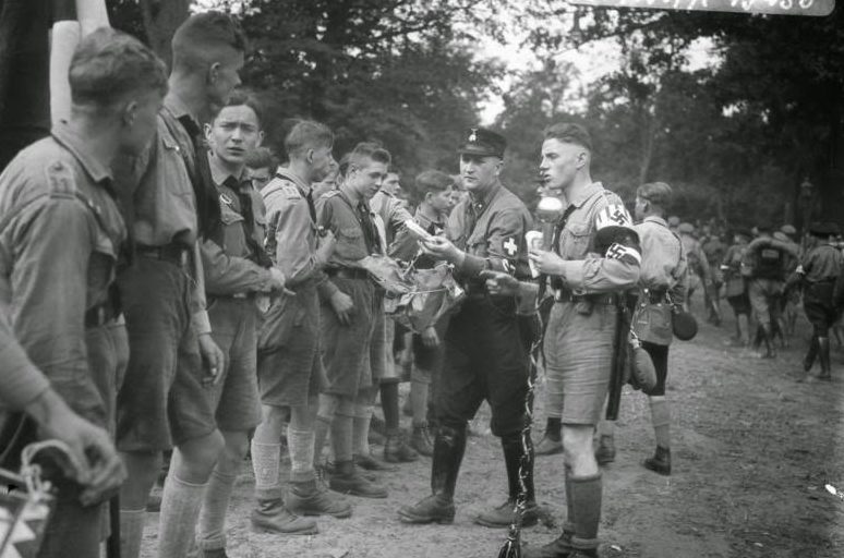 Тренировочный лагерь Гитлерюгенда. 1939 г.