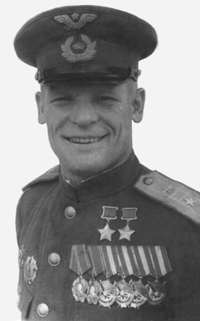 Дважды Герой Советского Союза майор Смирнов. 1945 г.