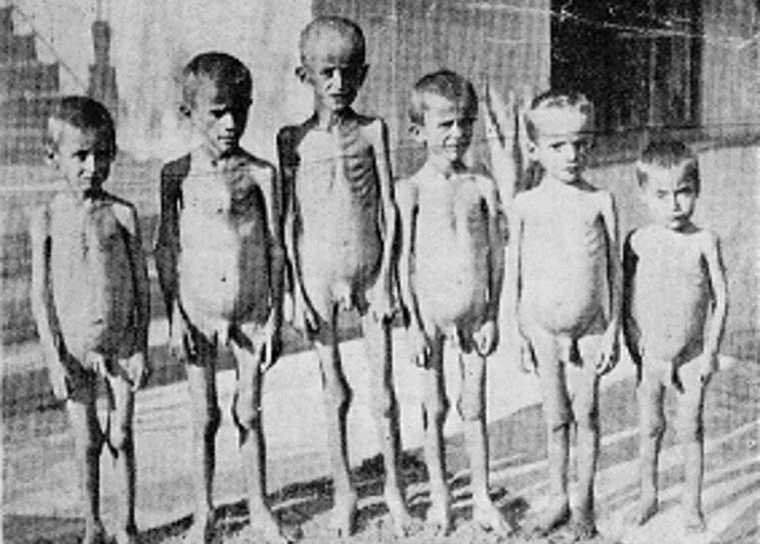 Сербские дети в концлагере Ясеновац. Хорватия, 1942 г.
