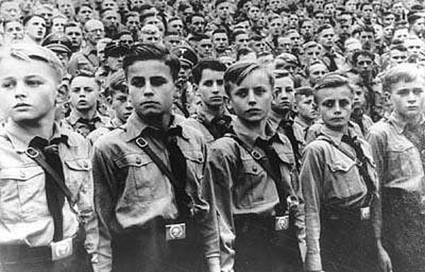 Подростковое отделение Гитлерюгенд. 1939 г. 