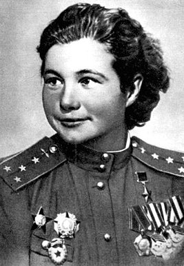 Герой советского Союза капитан Смирнова. 1944 г. 