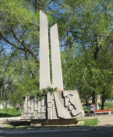 г. Камышин. Памятник комсомольцам-добровольцам.
